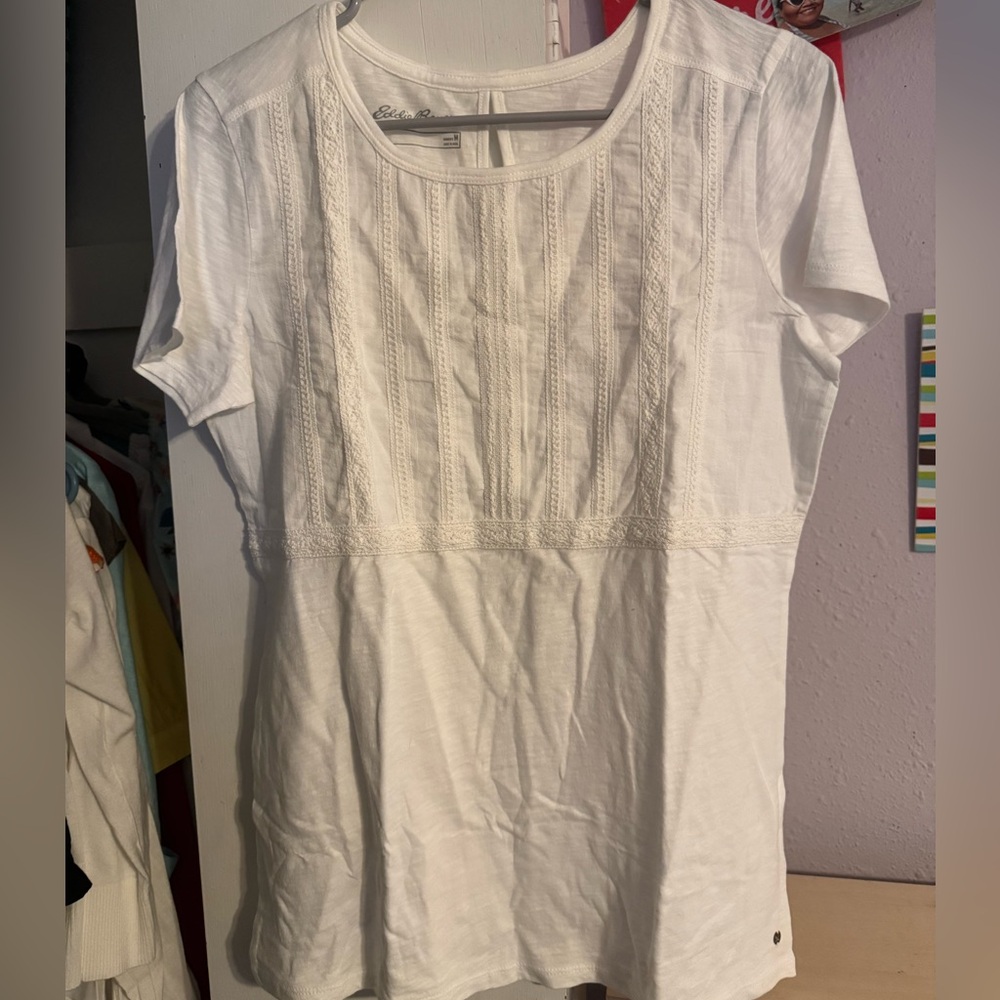 Eddie Bauer White Pintuck Lace Detail Short Sleeve Top Women’s Medium
